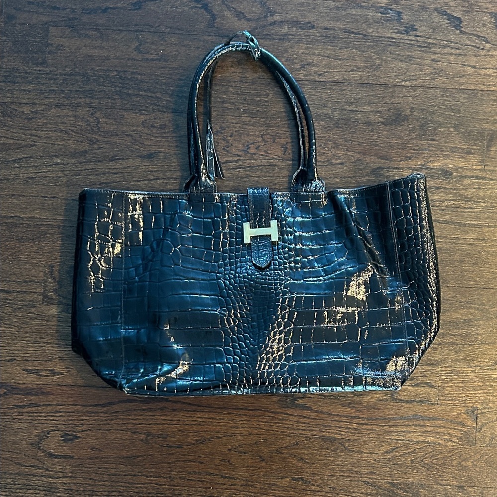 Vera Pelle Women’s Black Crocodile-Embossed Tote Bag